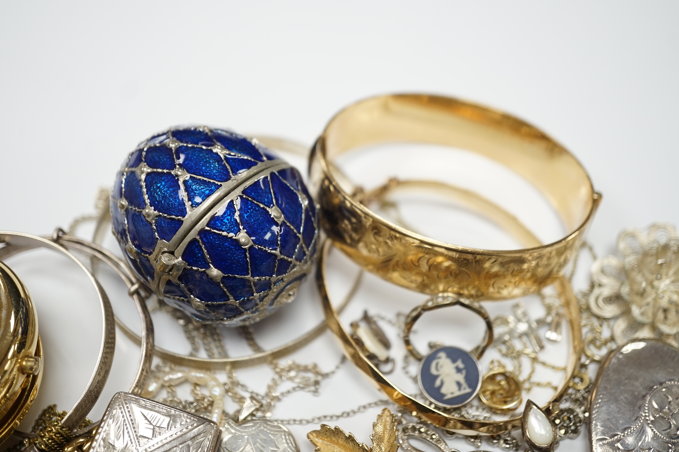 A quantity of assorted costume and silver jewellery including pendants, locket, bracelets, bangles, chains etc.
